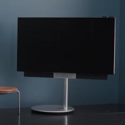 Bang & Olufsen ultra hd-tv volgt gebruiker