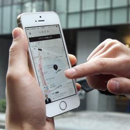 'Biedingsstrijd rond taxi-app Uber'