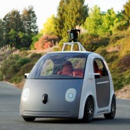 Google toont zelfrijdende auto zonder stuur