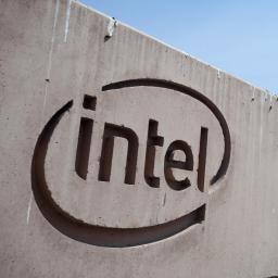 Intel pompt geld in zelfrijdende auto's