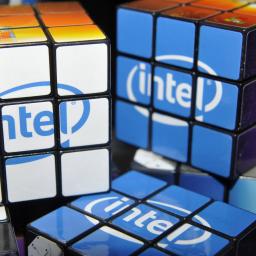 Intel verhoogt omzetverwachting na aantrekken zakelijke pc-markt