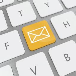 Kabinet wil e-mail opnemen in briefgeheim