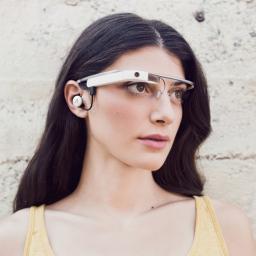 Google werkt mogelijk aan 'normaler' Glass-ontwerp