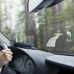 Kleine projector toont apps op autoruit