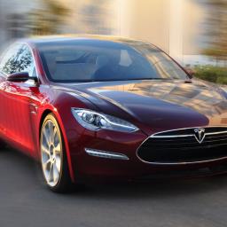 'Tesla laat elektrische auto's starten met iPhone'