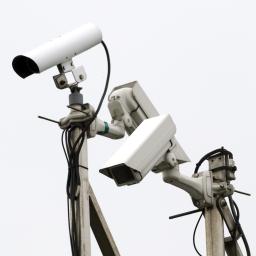 Slimme camera houdt reiziger in de gaten op Schiphol