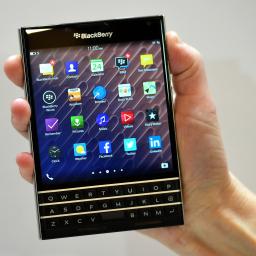 'Vierkante Blackberry Passport direct zeer populair'