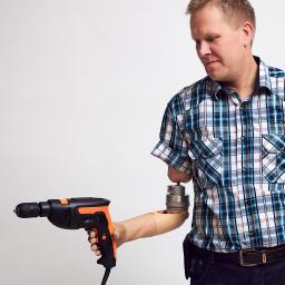 Man bestuurt prothetische arm met gedachten