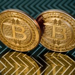 Student verzamelde bitcoins via laptops in elektronicazaken