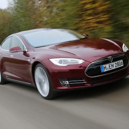 'Volgend jaar al voor 90 procent zelfrijdende Tesla-auto's'