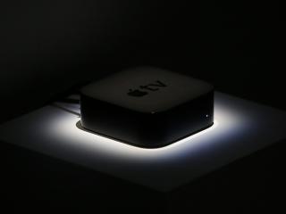 Settopbox met Siri, apps en bewegingsgevoelige afstandsbediening