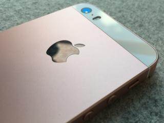Kleine iPhone evenaart duurdere en grotere 6S op bijna elk vlak