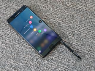Phablet met stylus in stijl van S7 gegoten
