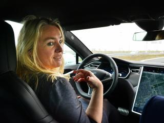 Smartphone moet automatisch worden ingeperkt in auto