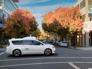 Weinig ingrepen meer nodig in Waymo-auto, blijkt uit cijfers toezichthouder
